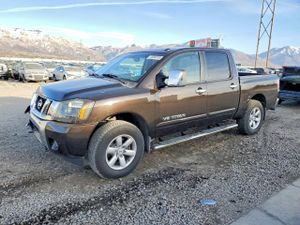 Nissan Titan S 5.6L 8 2014