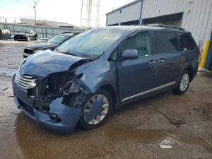 Toyota Sienna XLE 3.5L 6 2013