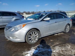 Hyundai Sonata SE 2.4L 4 2013