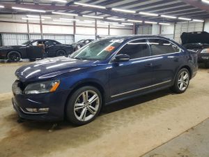 Volkswagen Passat SEL 2.0L 4 2014