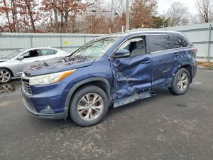 Toyota Highlander 3.5L 6 2015