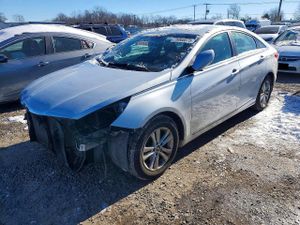 Hyundai Sonata GLS 2.4L 4 2013
