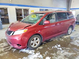 Toyota Sienna LE 3.5L 6 2011