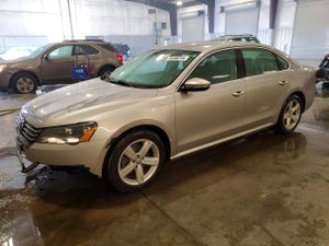 Volkswagen Passat SE 2.5L 5 2012