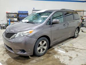 Toyota Sienna LE 3.5L 6 2013