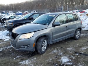 Volkswagen Tiguan SE 2.0L 4 2010