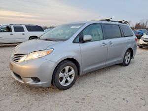 Toyota Sienna LE 3.5L 6 2015