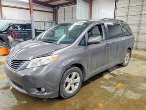 Toyota Sienna LE 3.5L 6 2013