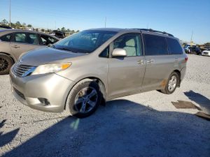 Toyota Sienna LE 3.5L 6 2015