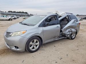 Toyota Sienna LE 3.5L 6 2015