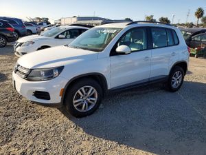 Volkswagen Tiguan S 2.0L 4 2015