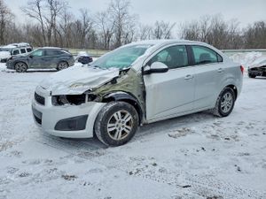 Chevrolet Aveo (Sonic) LT 1.8L 4 2015