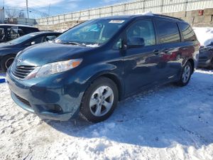 Toyota Sienna LE 3.5L 6 2012