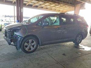 Toyota Sienna LE 3.5L 6 2012