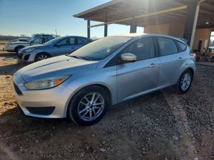 Ford Focus SE 2.0L 4 2015