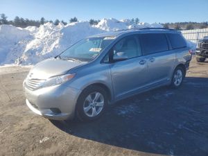 Toyota Sienna LE 3.5L 6 2015