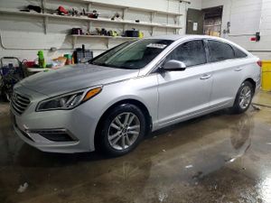 Hyundai Sonata SE 2.4L 4 2015