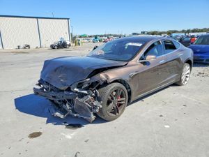 Tesla Model S 2014