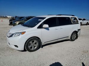 Toyota Sienna LE 3.5L 6 2015