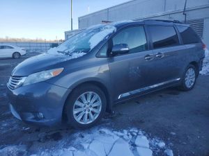 Toyota Sienna XLE 3.5L 6 2013