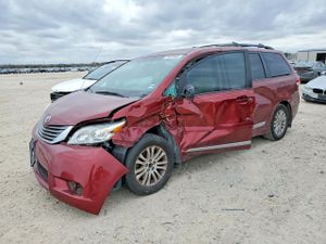 Toyota Sienna XLE 3.5L 6 2013