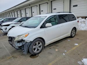 Toyota Sienna LE 3.5L 6 2015