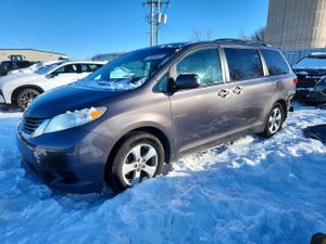 Toyota Sienna LE 3.5L 6 2015