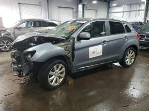 Mitsubishi Outlander ES 2.0L 4 2015