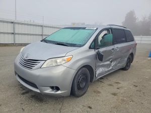 Toyota Sienna LE 3.5L 6 2015