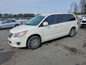 Volkswagen Routan SE 3.8L 6 2010