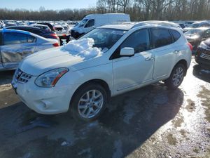Nissan Rogue S 2.5L 4 2013