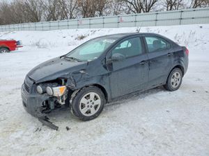 Chevrolet Aveo (Sonic) LS 1.8L 4 2013