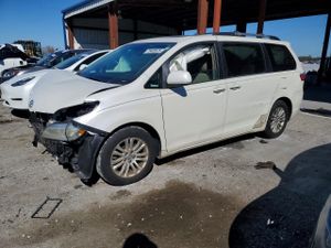 Toyota Sienna XLE 3.5L 6 2015