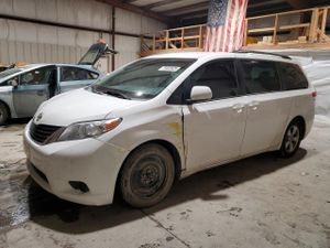 Toyota Sienna LE 3.5L 6 2014