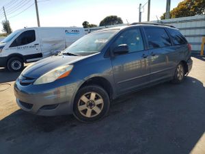 Toyota Sienna CE 3.5L 6 2009