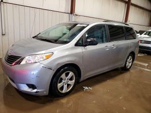 Toyota Sienna LE 3.5L 6 2012