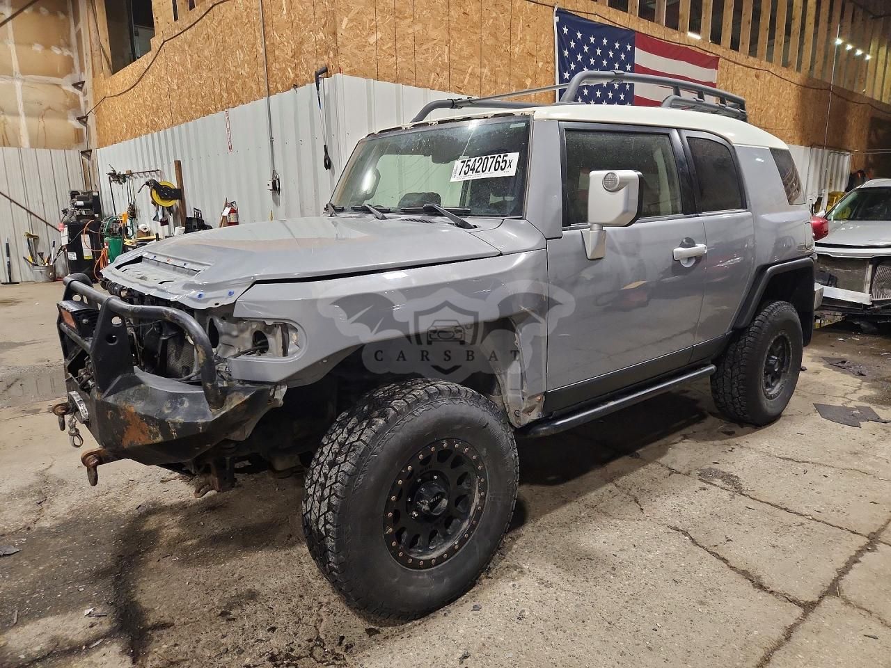Toyota FJ Cruiser 4.0L 6 2014