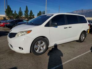Toyota Sienna 3.5L 6 2015