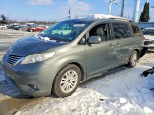 Toyota Sienna XLE 3.5L 6 2014