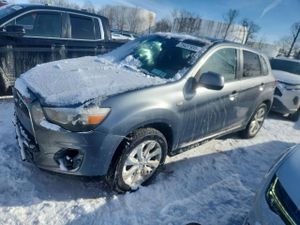 Mitsubishi Outlander ES 2.0L 4 2014