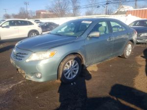 Toyota Camry BASE 2.5L 4 2011