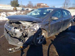 Ford Focus SE 2.0L 4 2014