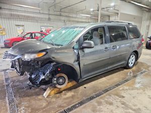 Toyota Sienna LE 3.5L 6 2011