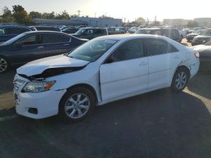 Toyota Camry BASE 2.5L 4 2011