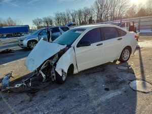 Ford Focus SE 2.0L 4 2010