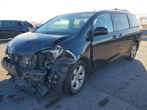 Toyota Sienna LE 3.5L 6 2015