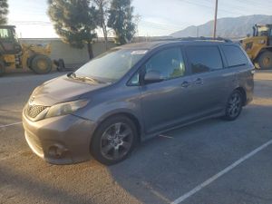 Toyota Sienna SPORT 3.5L 6 2012