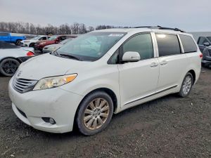 Toyota Sienna XLE 3.5L 6 2013