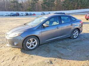 Ford Focus SE 2.0L 4 2013