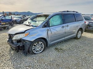 Toyota Sienna XLE 3.5L 6 2015